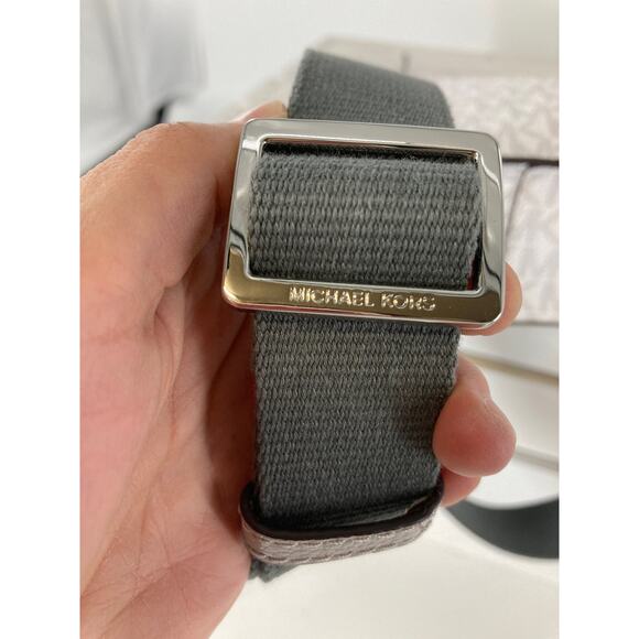 MICHAEL KORS, SMALL WHITE SIGNATURE LEATHER CROSSBODY BAG - Picture 2 of 16